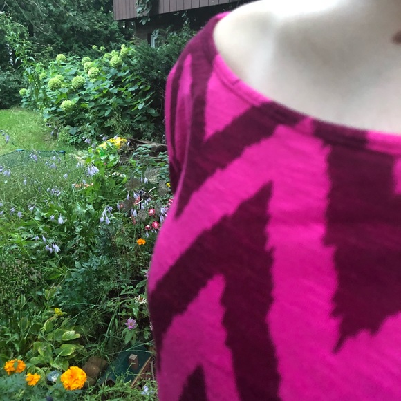 🛍$1 Add on item!🛍 Comfy hi-lo T-shirt. Medium - Picture 3 of 6